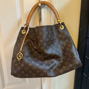 Open to offers! Artsy MM Like New great Christmas gift!!! Dust bag included